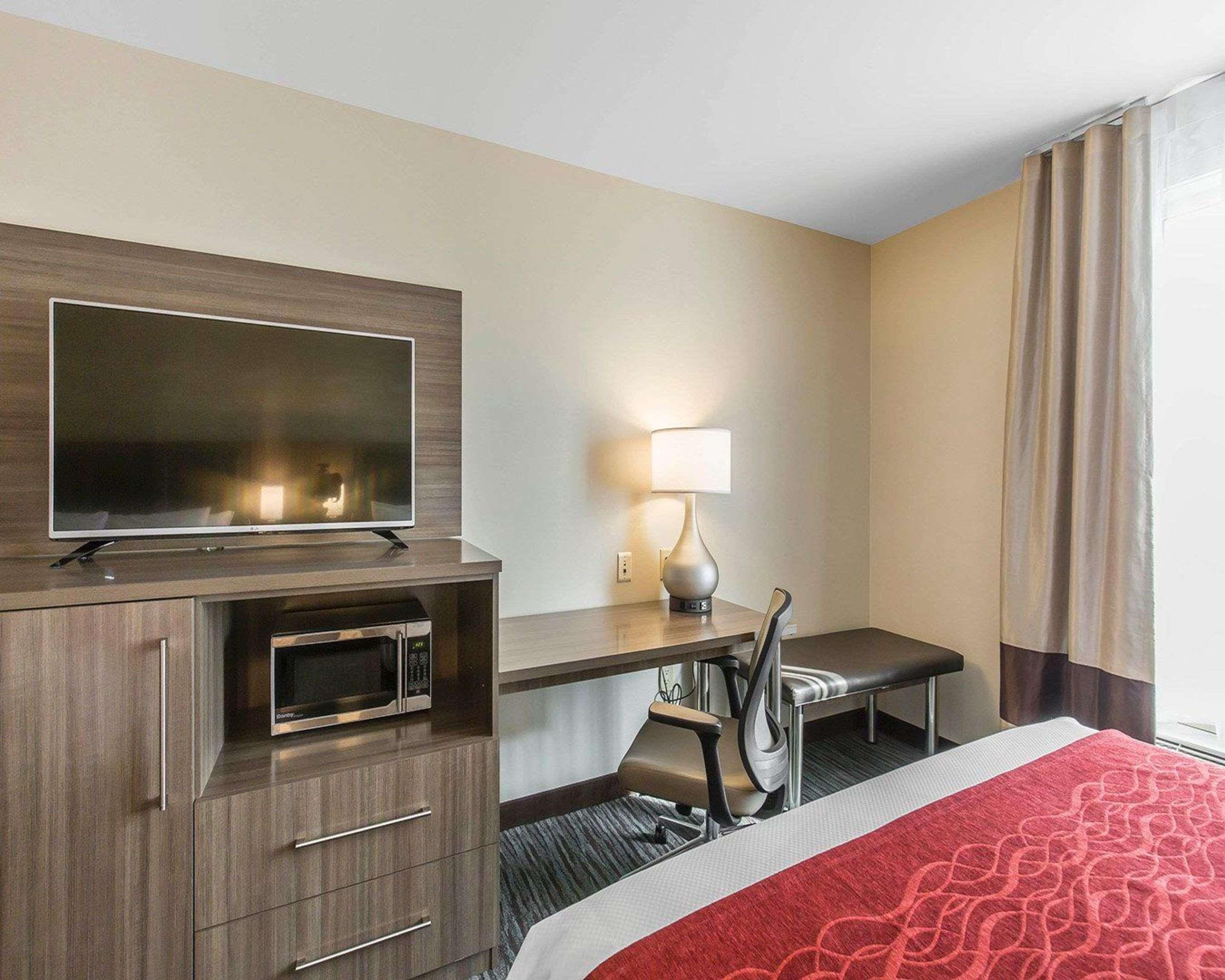 Comfort Inn & Suites Airport North YYC Eksteriør bilde