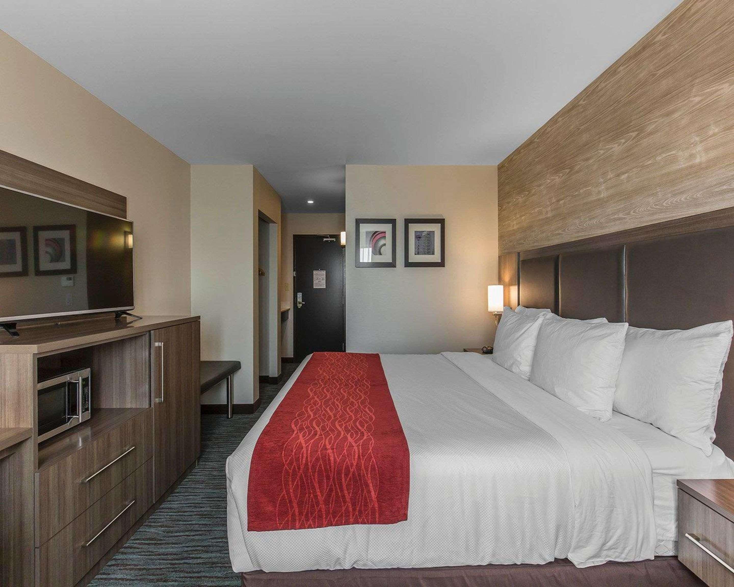 Comfort Inn & Suites Airport North YYC Eksteriør bilde