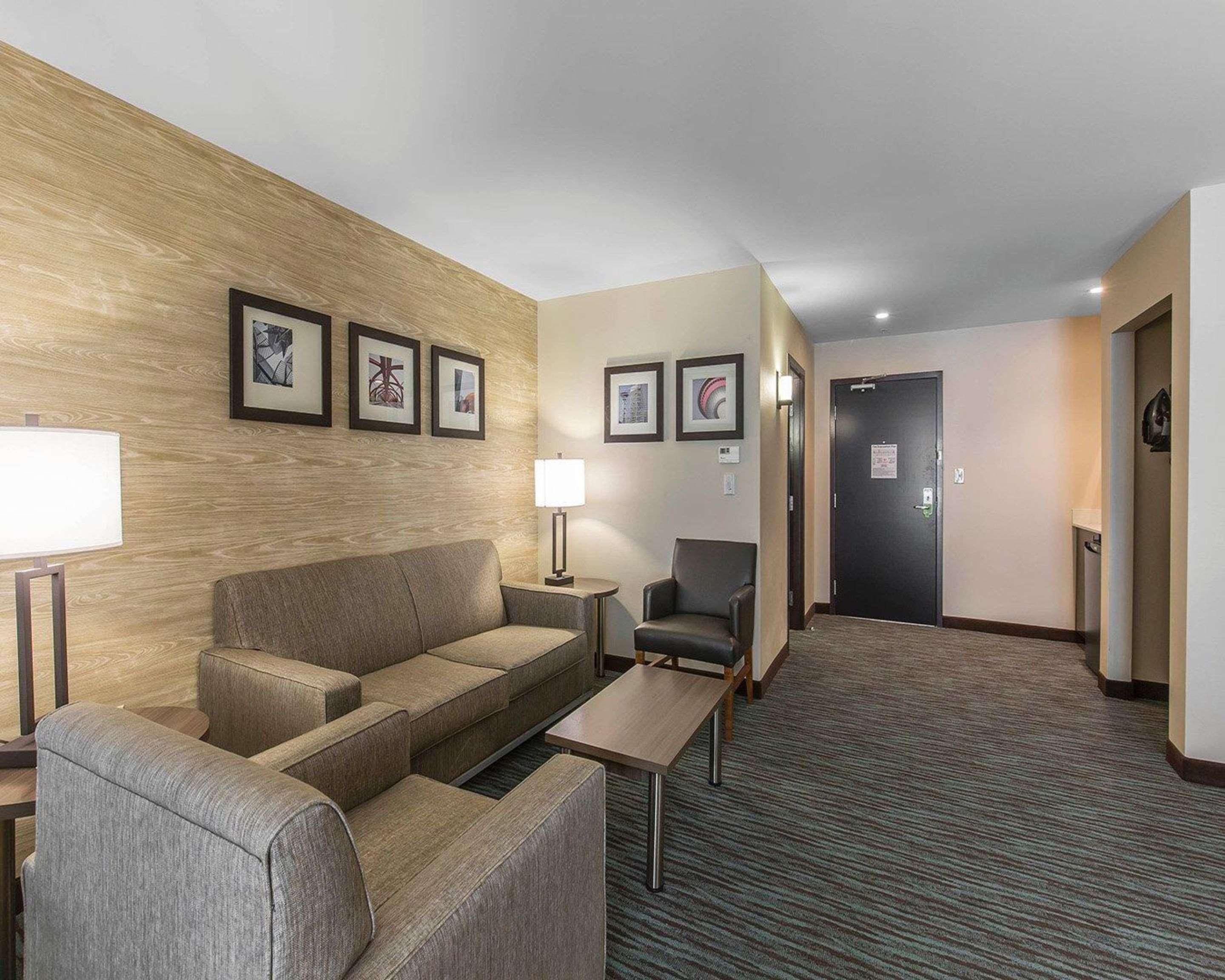 Comfort Inn & Suites Airport North YYC Eksteriør bilde